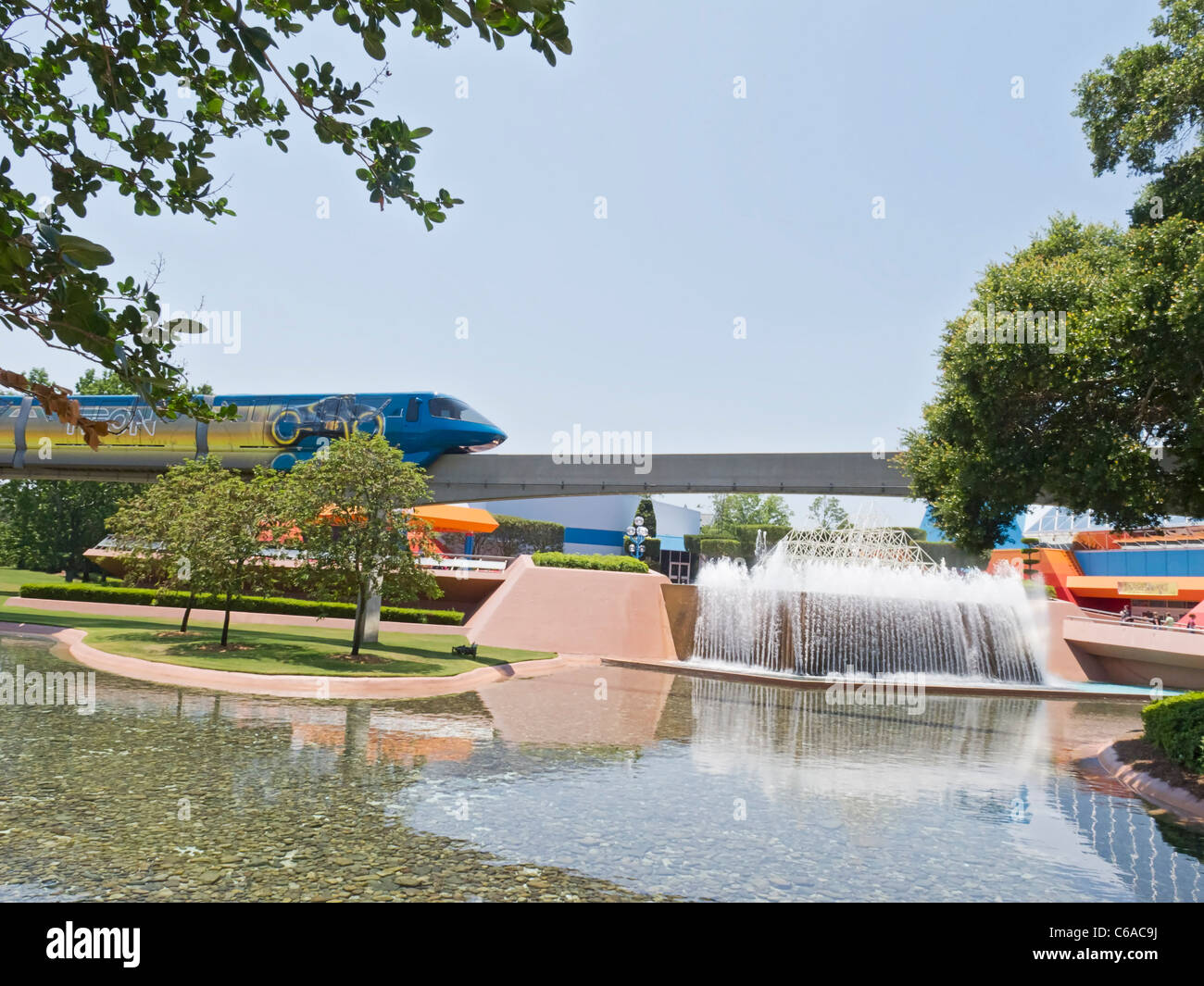 Einschienenbahn durchläuft Epcot in Disney World, Florida, USA Stockfoto