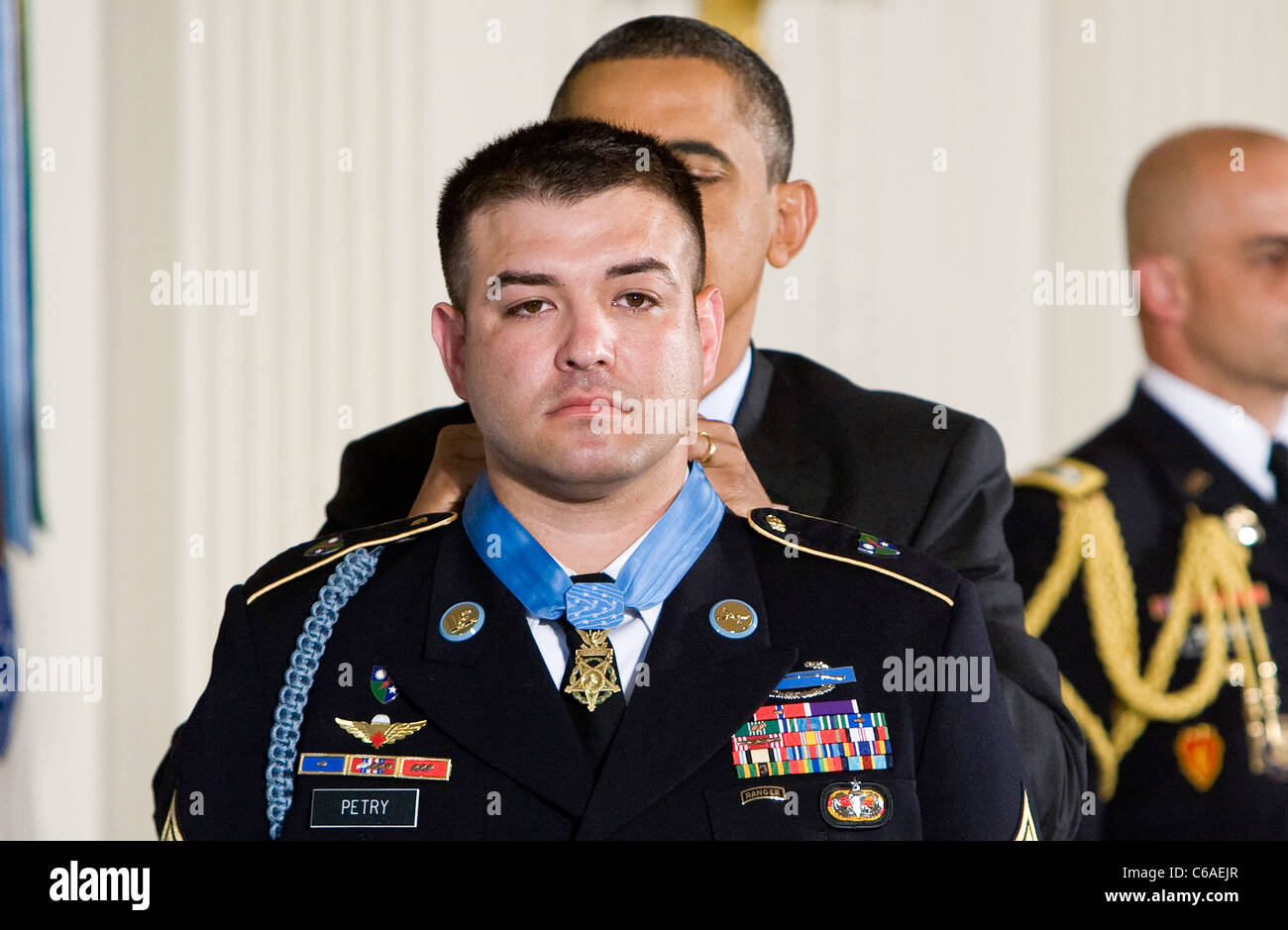Präsident Barack Obama vergibt die Medal Of Honor an Sergeant First Class Leroy Petry. Stockfoto