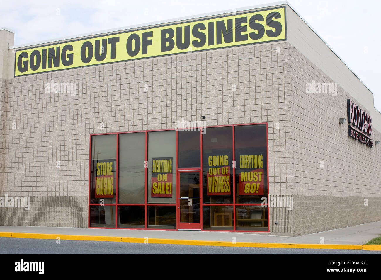 Ein Grenzen Bücher Shop mit einem "Going Out Of Business"-Banner. Stockfoto