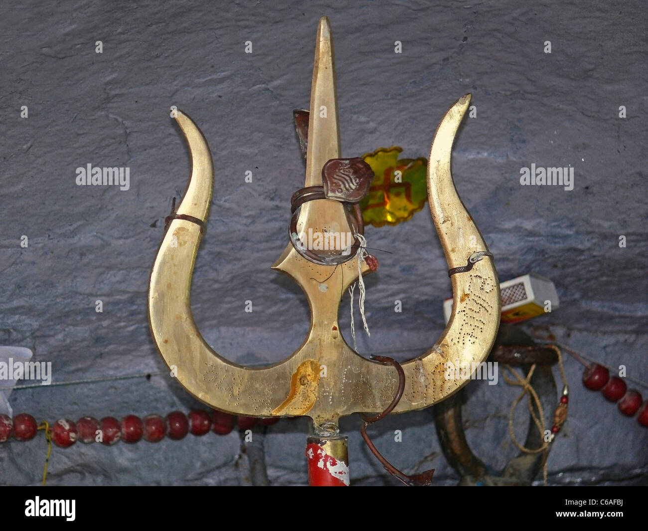 Heiligen Trishul, Waffe des Herrn Mahadeva, Maharashtra, Indien Stockfoto