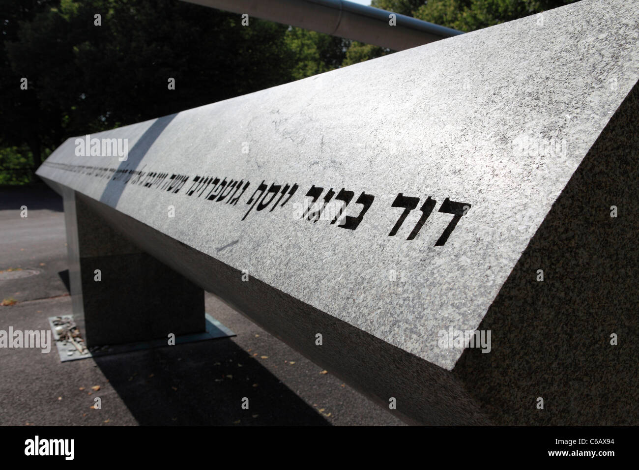 Das Denkmal für die Opfer des Massakers München von 1972, am Rande des Olympiaparks in München, Bayern, Deutschland. Stockfoto