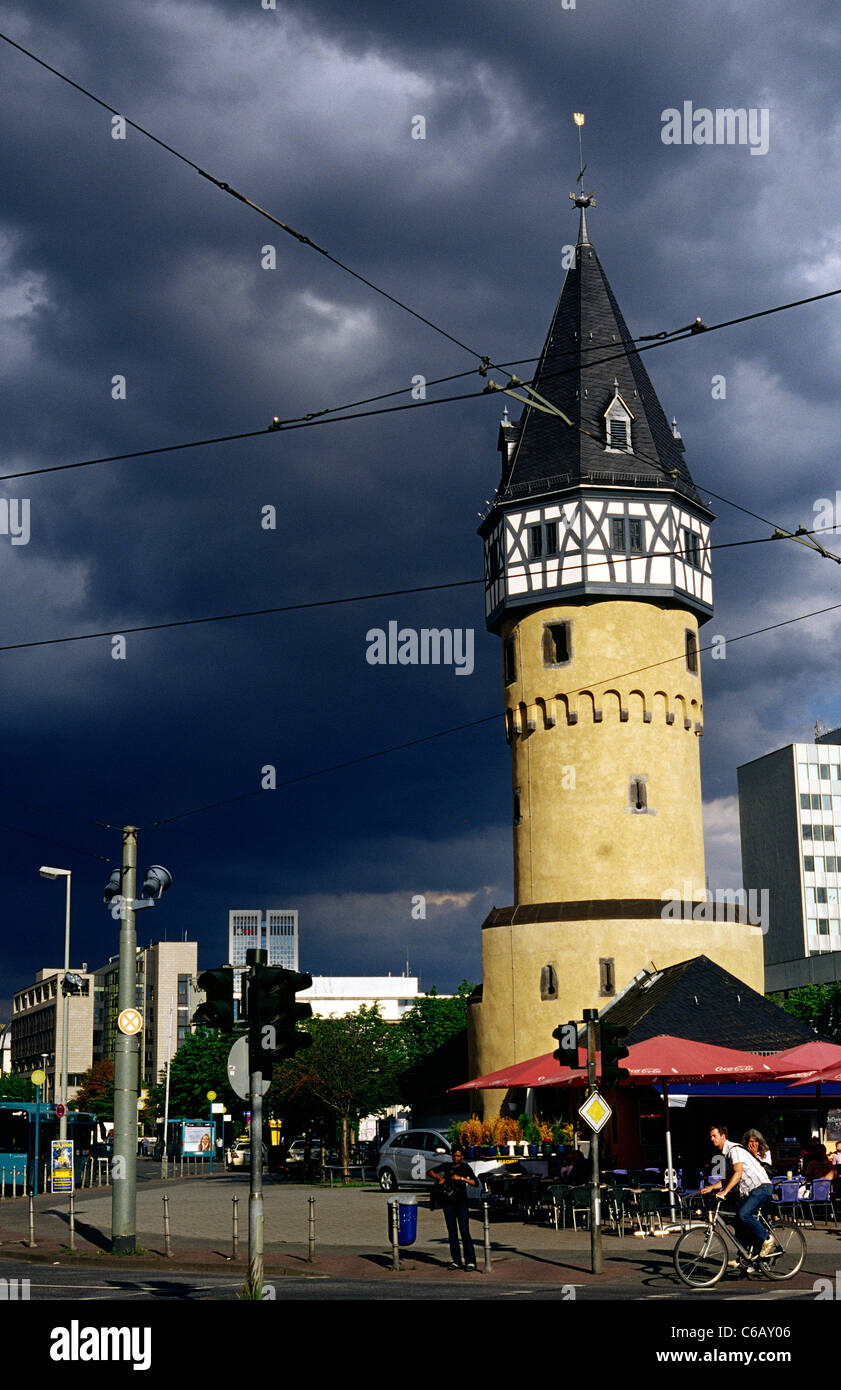 Der Bockenheimer Warte, eines der wenigen verbleibenden mittelalterlichen Verteidigung Türme in Frankfurt Am Main. Der Turm wurde im Jahre 1434/5. Stockfoto