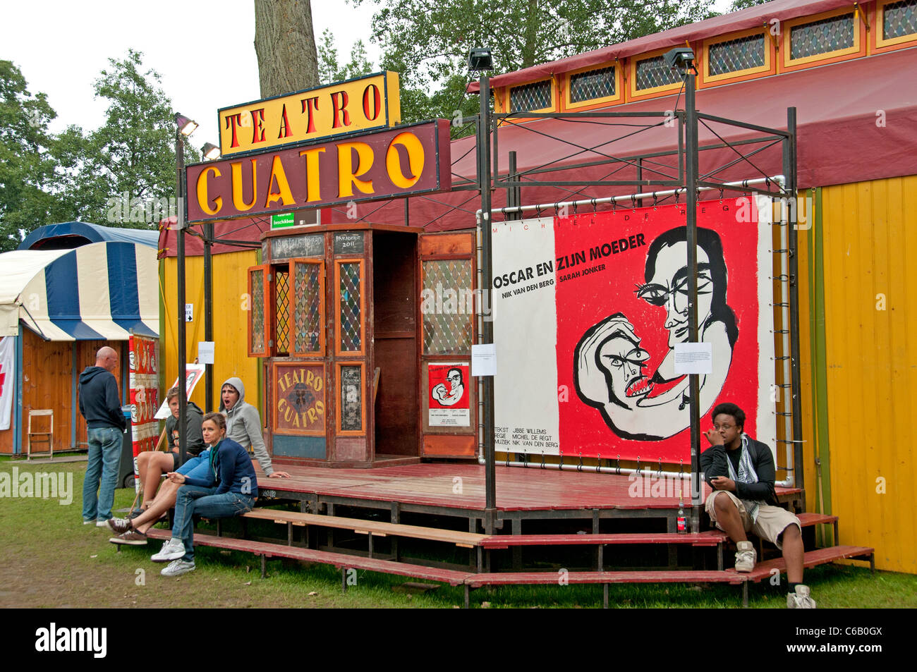 Parade Amsterdam Party Theater Tanz Musik Film bildender Kunst nostalgisches Jahrmarkt Festival Niederlande Stockfoto