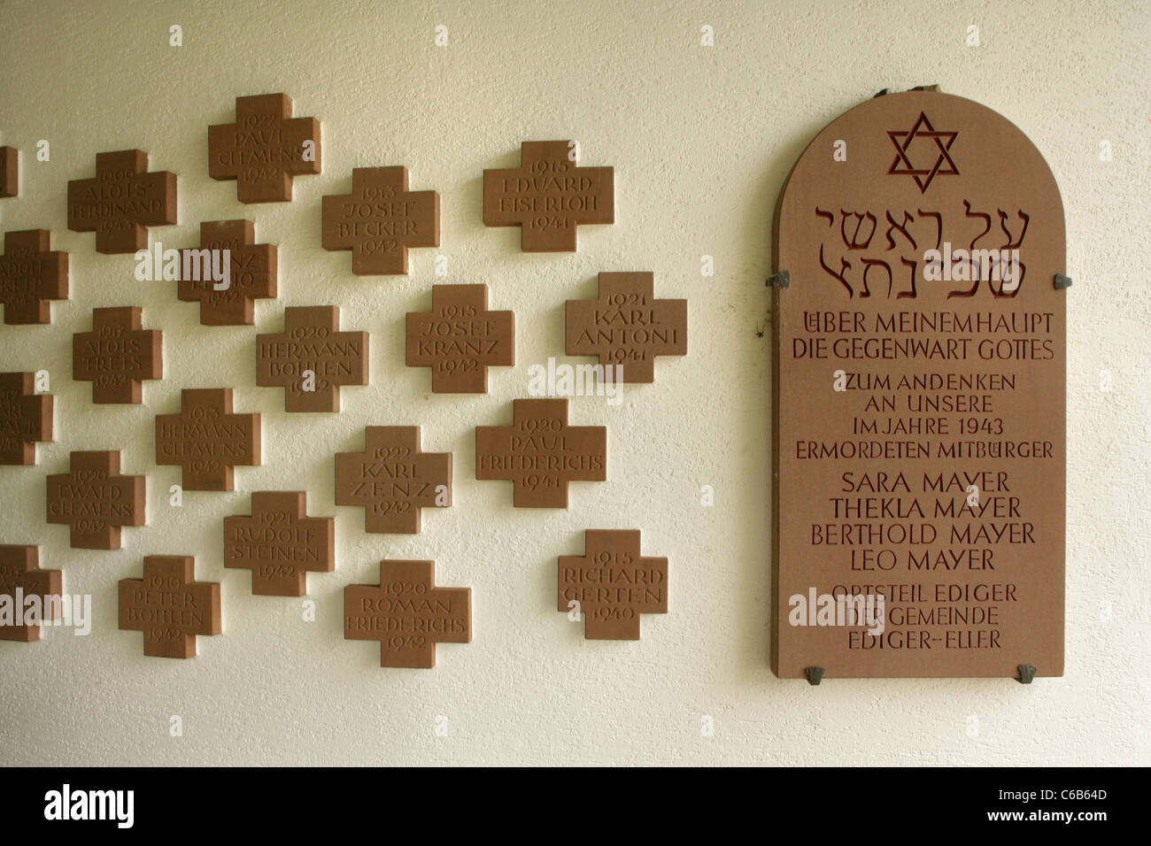 Gedenksteine für Juden ermordet und Soldaten getötet im 2. Weltkrieg, Ediger-Eller, Deutschland. Stockfoto