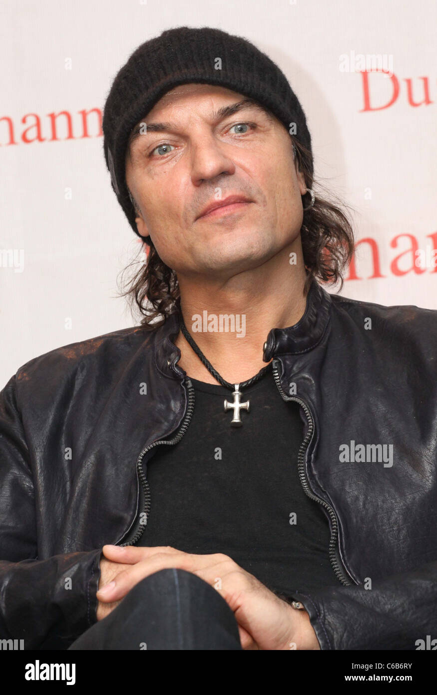 Matthias Jabs bei der Vorstellung des Buches "Rock'n" Roll Forever - Scorpions im Dussmann Kulturkaufhaus Buchhandlung. Berlin, Stockfoto