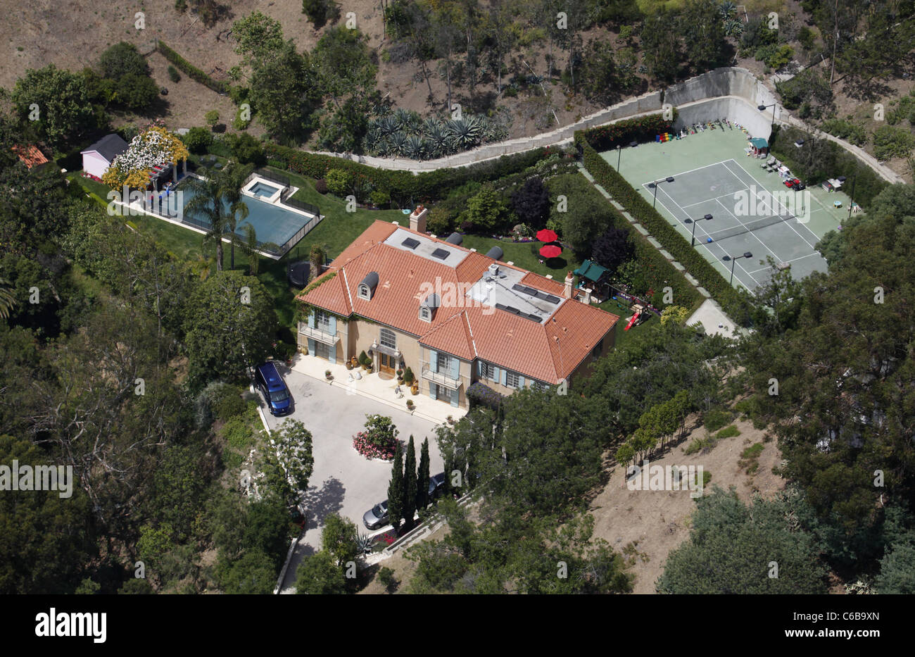 Luftbild Des Hauses Heidi Klum Und Seal Leben In Das Haus Verfugt Uber Einen Angrenzenden Tennisplatz Ein Schwimmbad Und Ein Parkplatz Stockfotografie Alamy