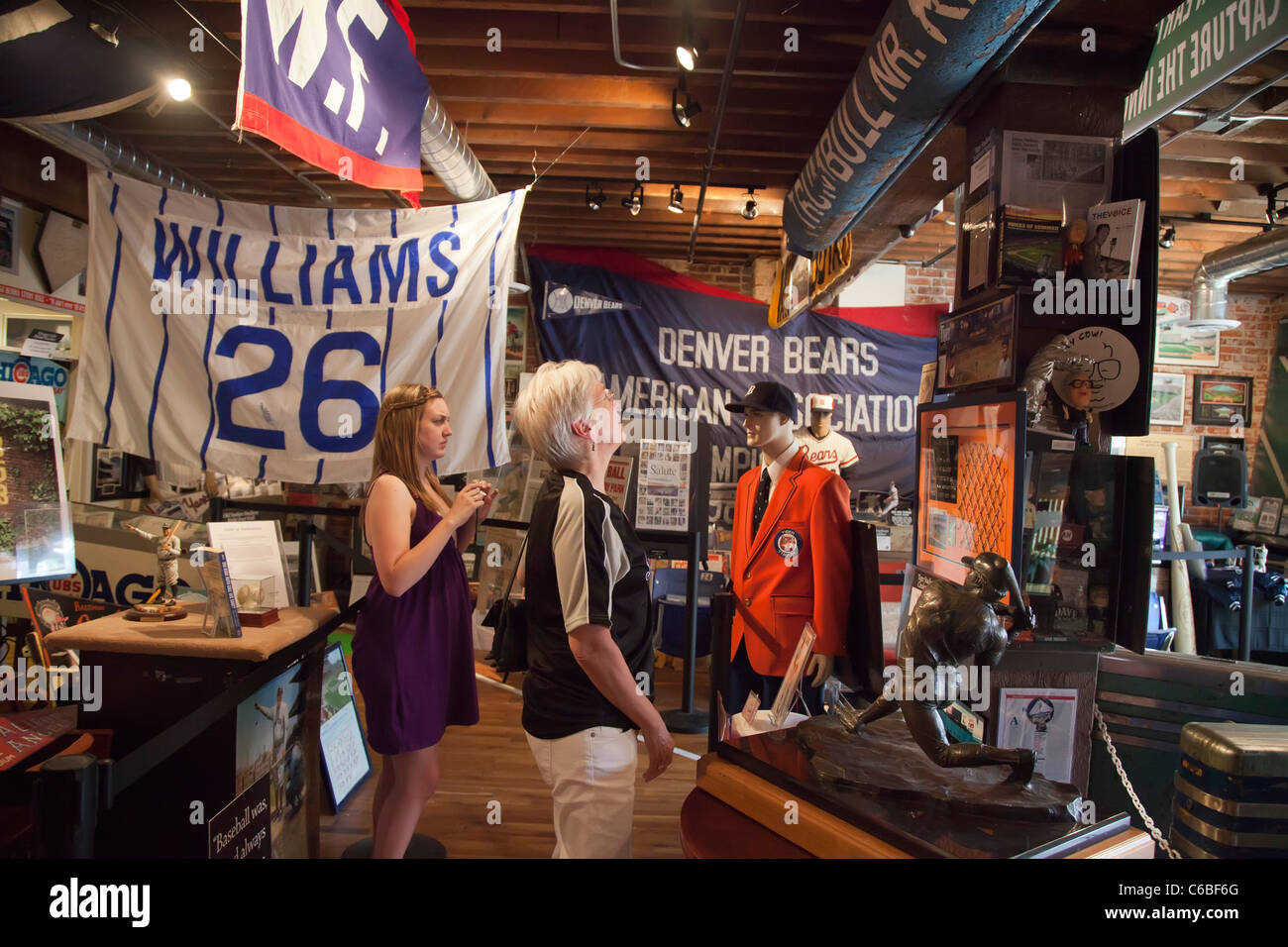 Denver, Colorado - B Ballpark Museum, ein kleines Museum in der Nähe von Coors Field, die Erinnerungsstücke aus allen Hauptligamannschaften enthält. Stockfoto