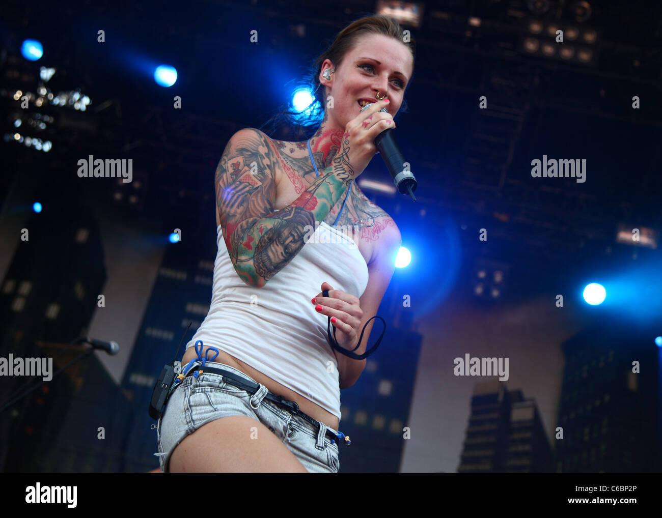 Jennifer Rostock die live auf MTV Campus Invasion 2010 am Jahnstadion