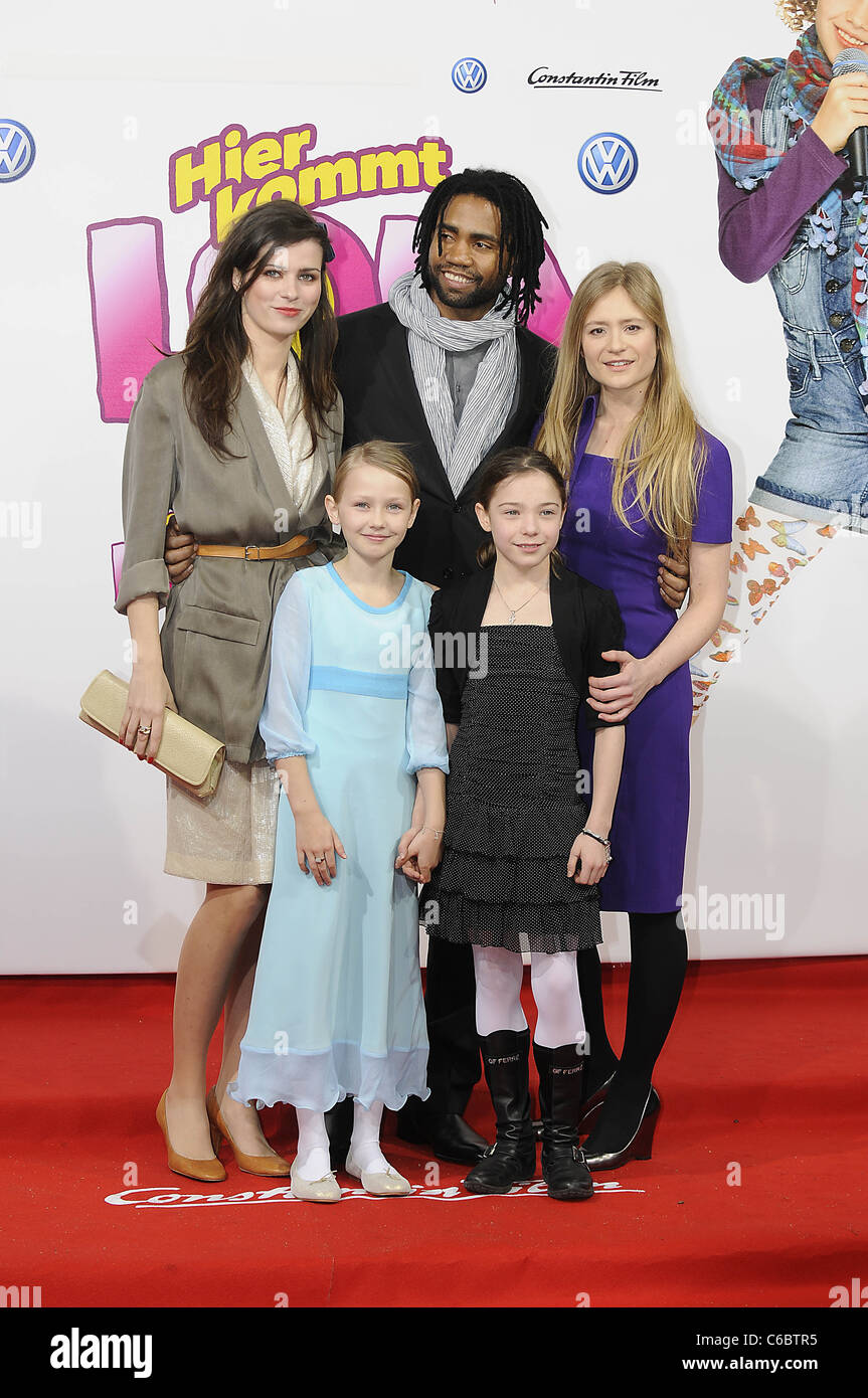 Nora Tschirner, Meira Durand, Felina Czycykowski, Fernando Spengler, Julia Jentsch bei der Weltpremiere von "Hier Kommt Lola" Stockfoto