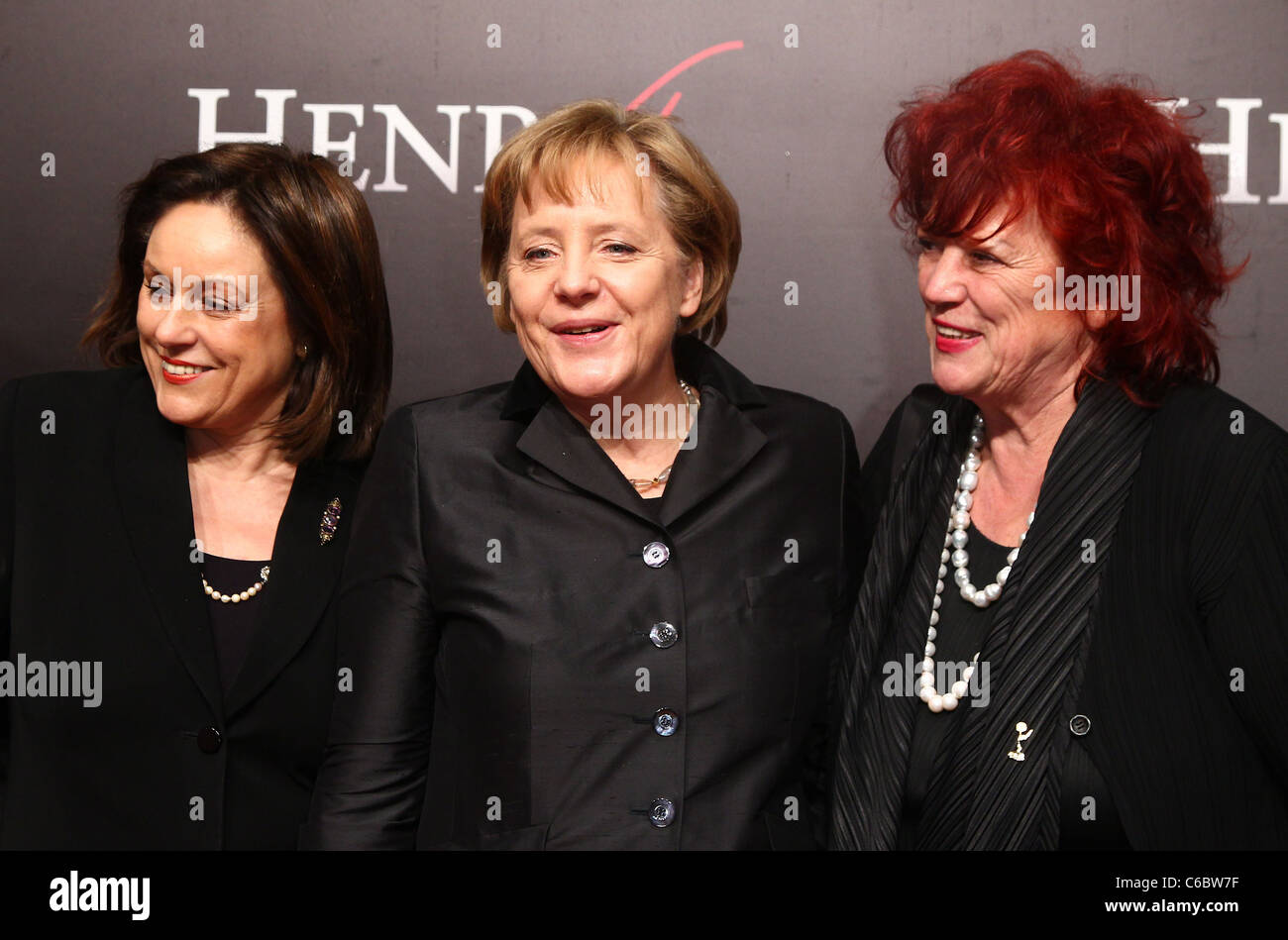 Monika Piel, Angela Merkel, Regina Ziegler bei der Premiere von "Henri 4" im Kino Lichtburg. Essen, Deutschland - 28.02.2010 Stockfoto