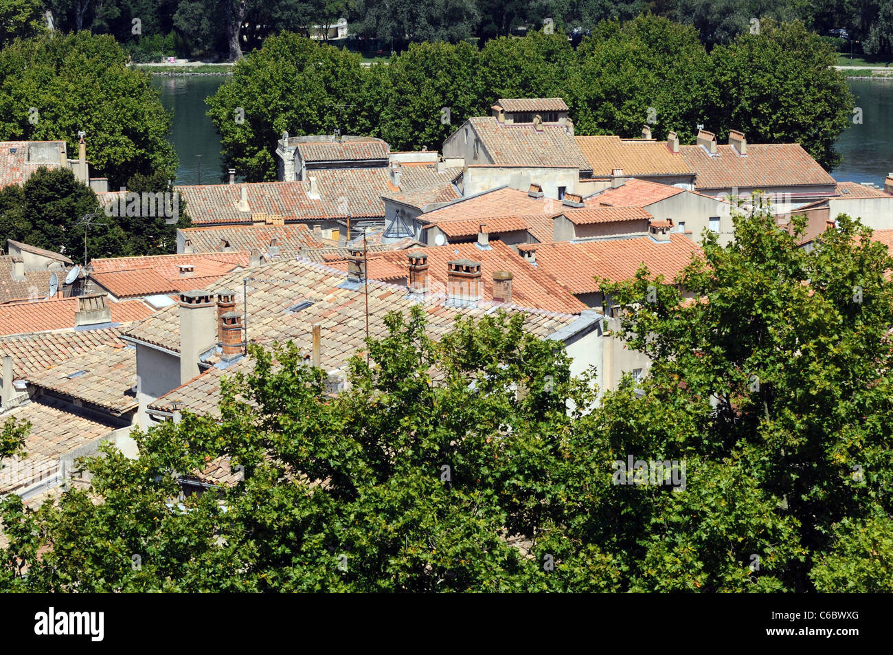 Blick vom Palais des Papes auf Dächern in alte Stadt von Avignon, Frankreich Stockfoto