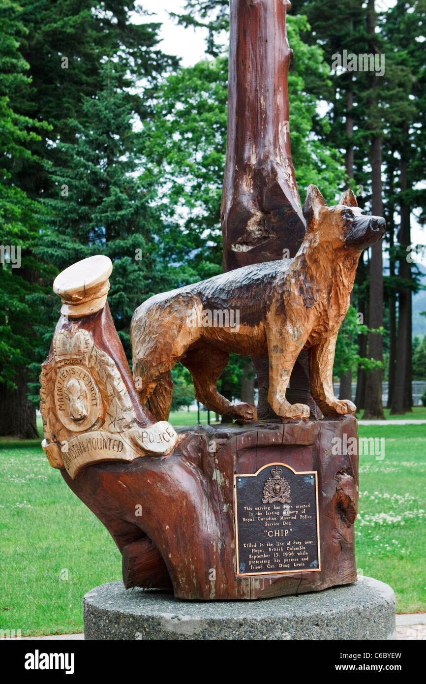 Chip Polizeihund Chainsaw Holzschnitzerei in Hoffnung Kanada Stockfoto