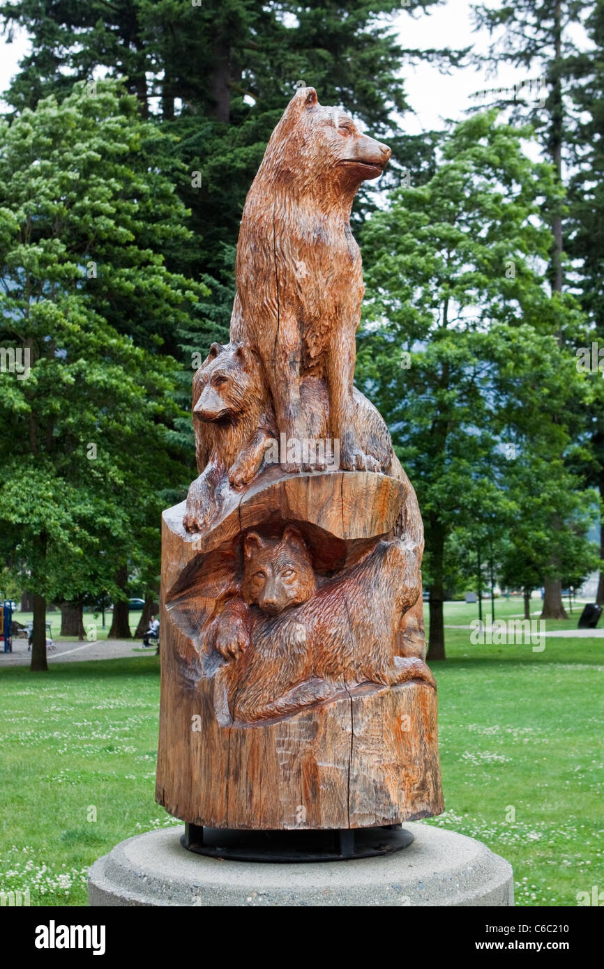 Wolf und Cubs Chainsaw Holzschnitzerei in Hoffnung Kanada Stockfoto