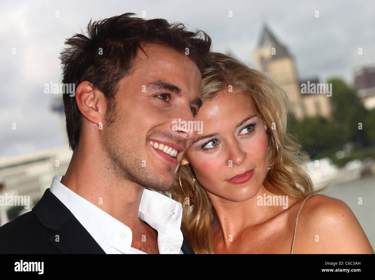 Max Alberti, Jessica Ginkel bei Premiere des neuen ZDF soap 
