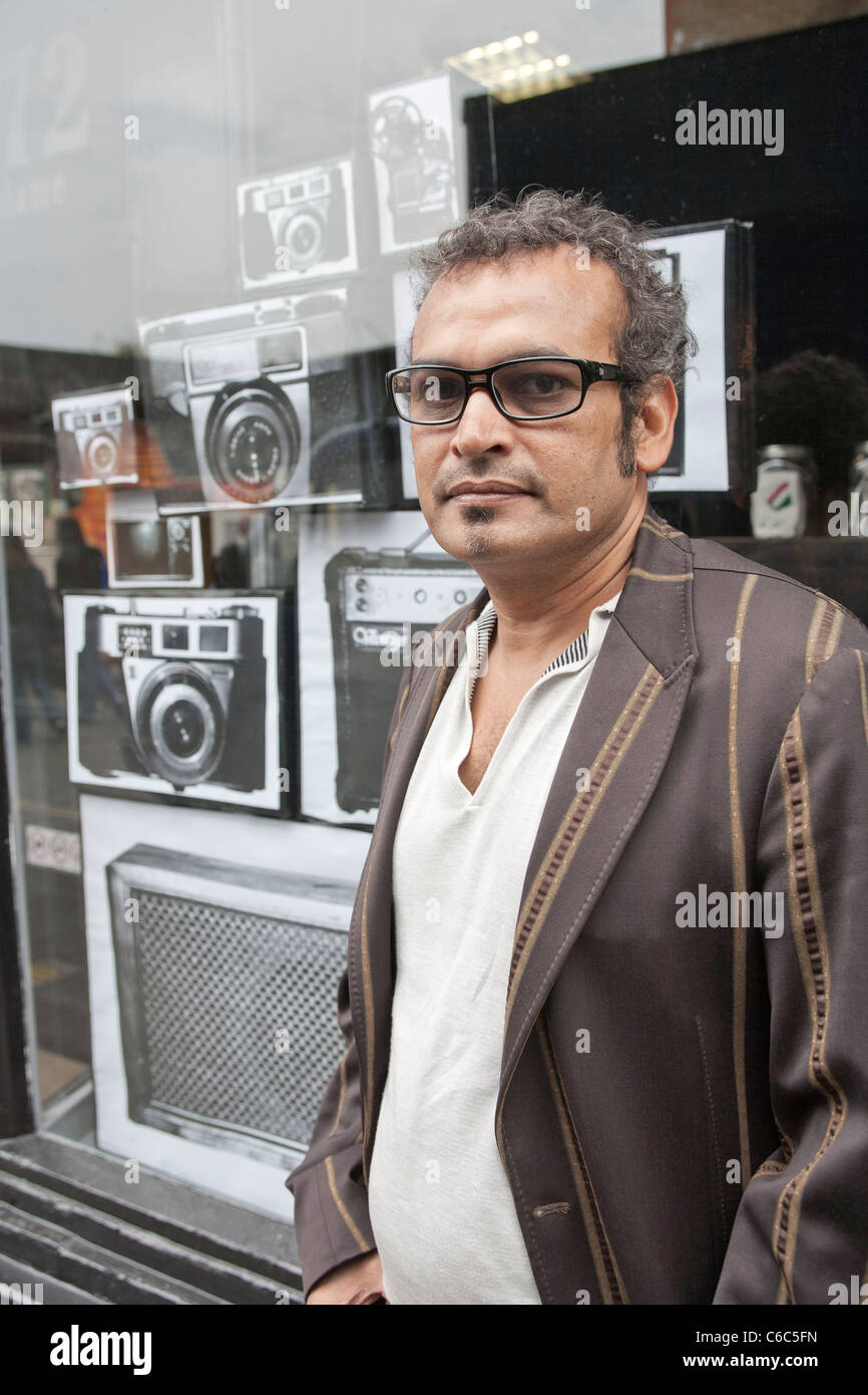 Der indische Künstler Subodh Gupta Photgraphed im Londoner East End von Roger Hutchings Stockfoto