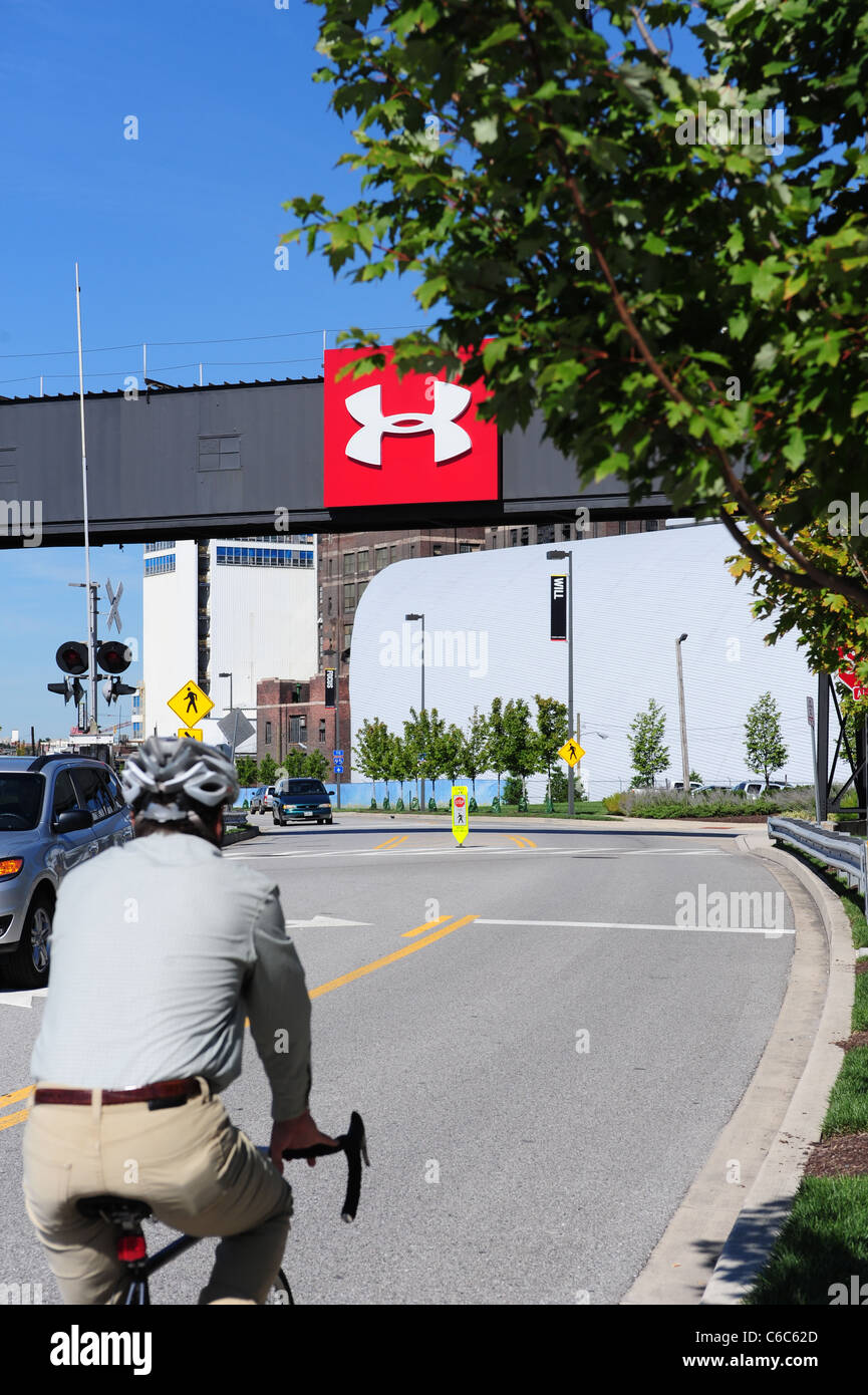 Unter Rüstung Unternehmenszentrale Baltimore, Md Maryland USA Logo auf eine Struktur im Hauptgebäude Stockfoto
