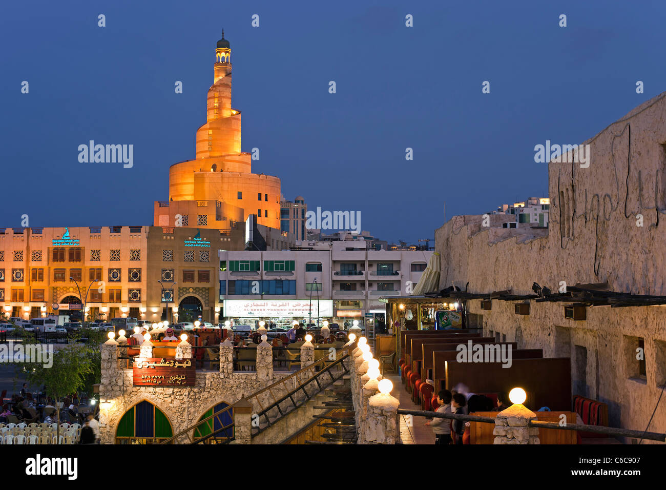 Katar, Naher Osten, Arabische Halbinsel, Doha, dem restaurierten Souq Waqif mit Schlamm gerendert Geschäfte und Holzbalken ausgesetzt Stockfoto
