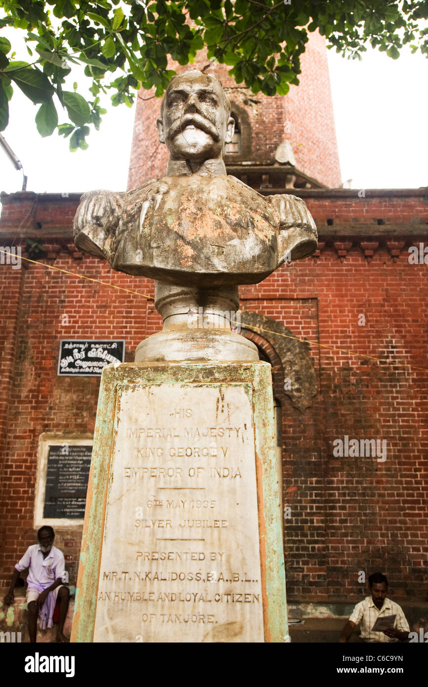 Eine Büste von König-Kaiser George V in Thanjavur, Tamil Nadu, Indien. Stockfoto
