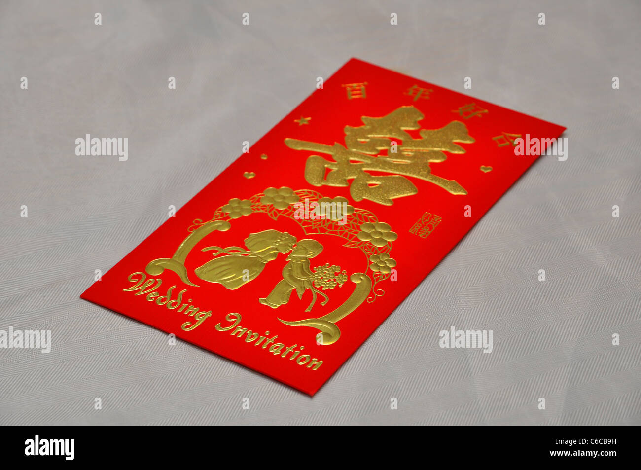 Lust auf traditionelle chinesische Hochzeitseinladung rote Tasche Stockfoto