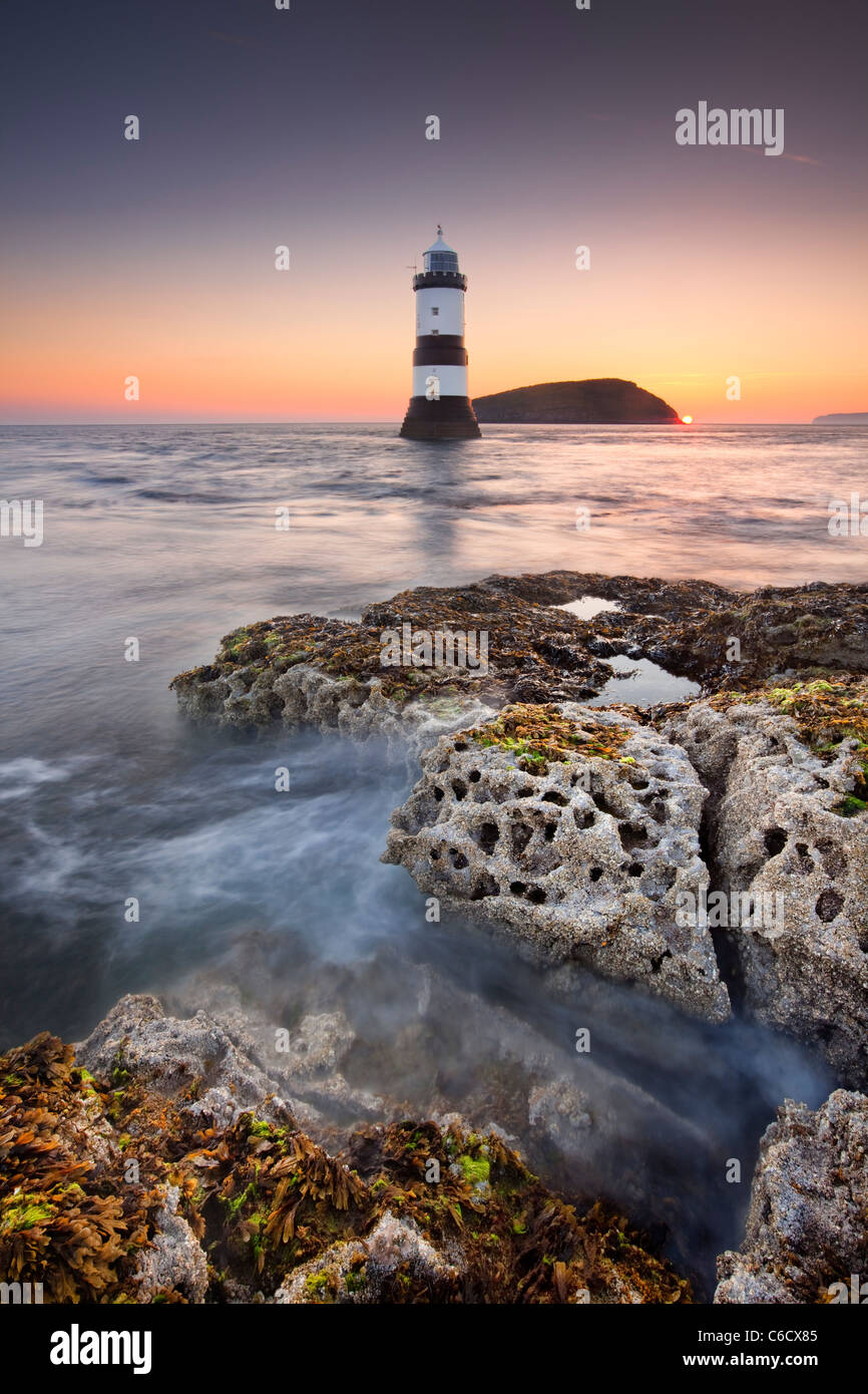 Penmon Point Lighthouse auf der Isle of Anglesey, Wales. Stockfoto