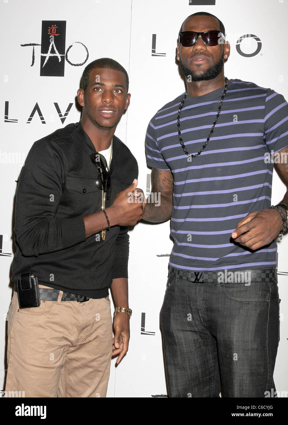 NBA-Spieler Chris Paul und LeBron James Gastgeber im TAO's Nightclub Lavo Vegas im Palazzo Hotel und Casino Las Vegas, Nevada- Stockfoto