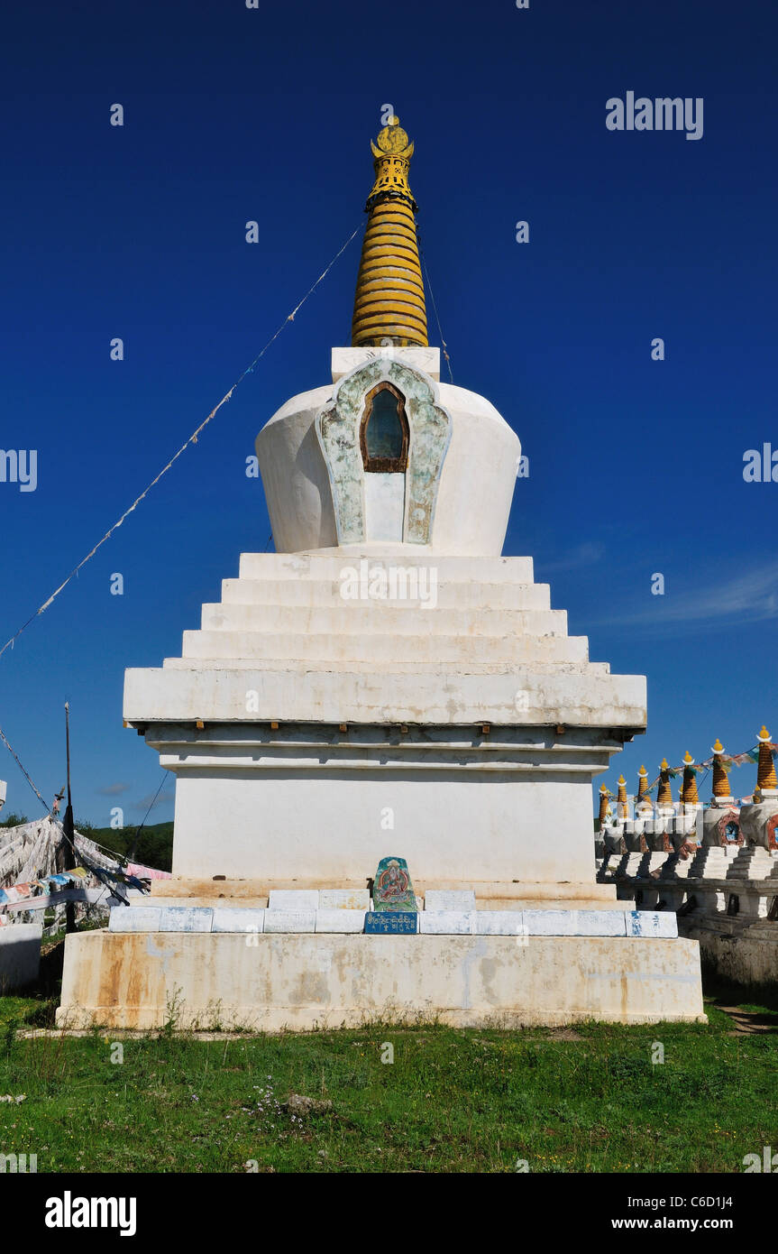 Eine weiße tibetische Stupa. Sichuan, China. Stockfoto