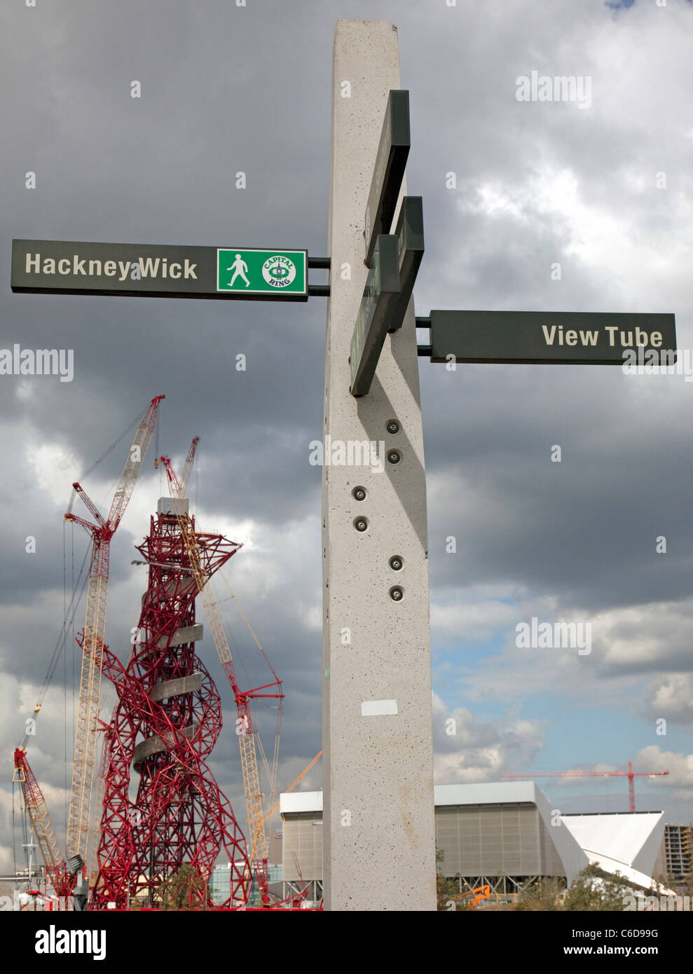 ArcelorMittal Orbit Turm von Olympia-Stadion, London nähert sich Fertigstellung Stockfoto