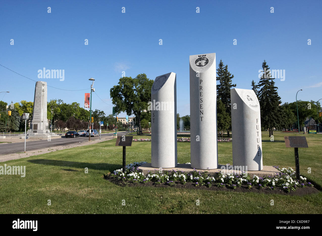 Vergangenheit Gegenwart Zukunft Friedenssicherung Cairn Krieg Memorial Memorial Boulevard Winnipeg Manitoba Kanada Stockfoto