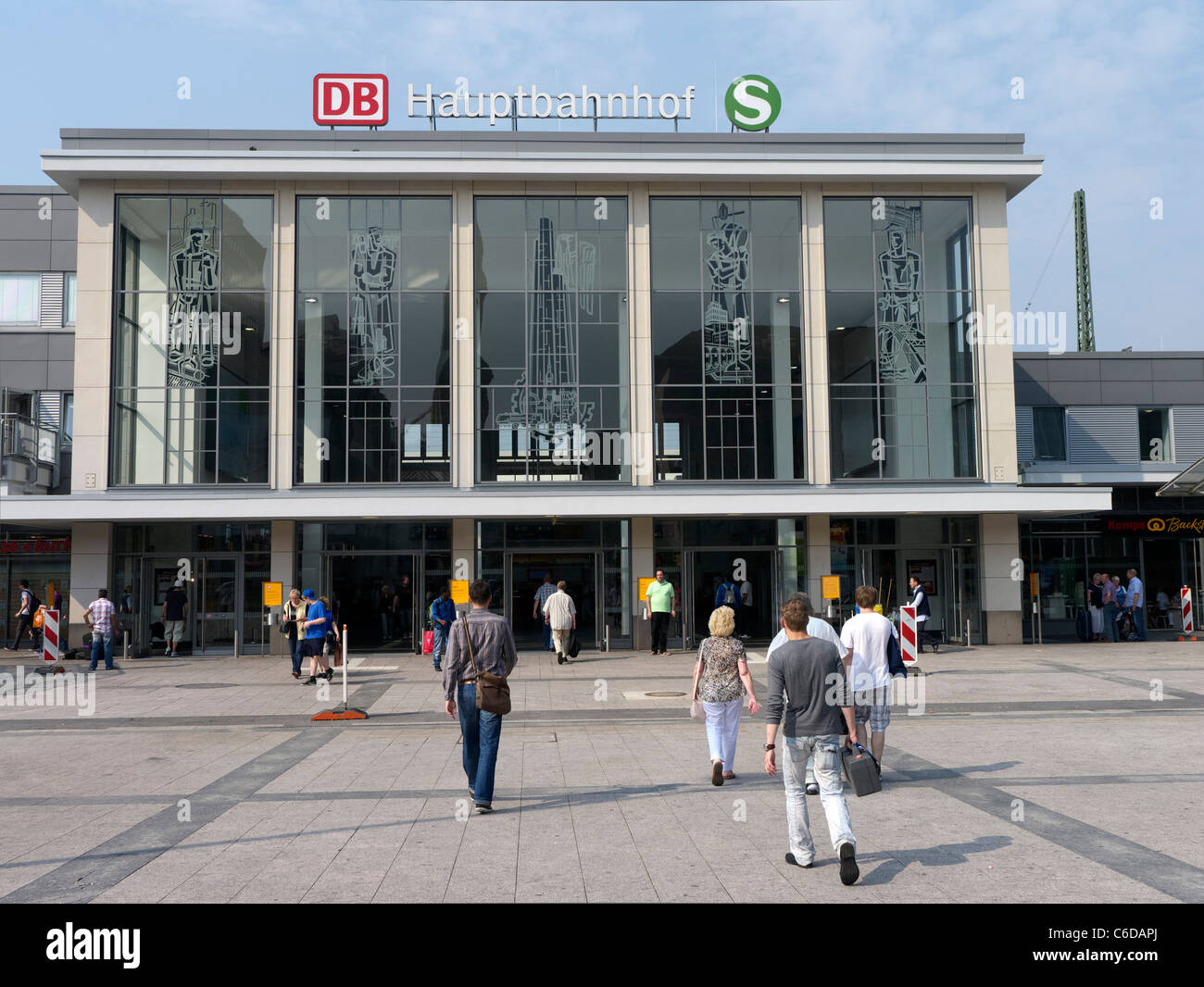 Außenseite des Hauptbahnhofs oder Hauptbahnhof in Dortmund Deutschland Stockfoto