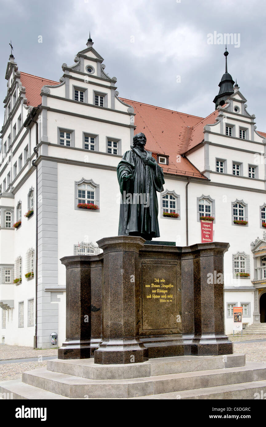 Denkmal Für Philipp Melanchthon Auf Dem Marktplatz von Wittenberg; Denkmal von Philipp Melanchthon in Wittenberg Stockfoto