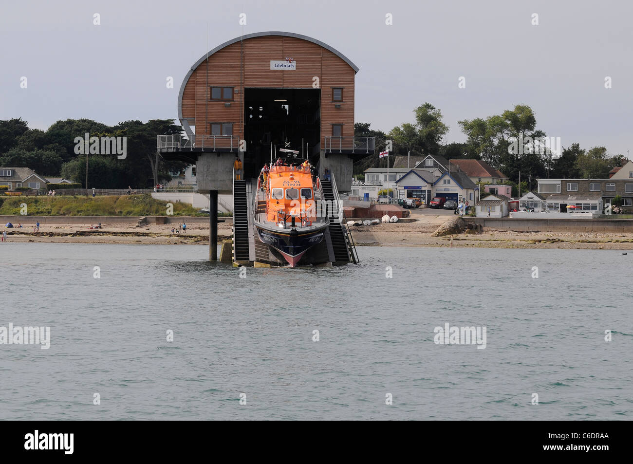 Bembridge RNLI Tamar Rettungsboot startet auf der Helling Stockfoto