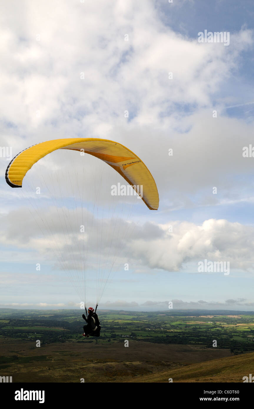 Paragliding über den Preseli Hills Pembrokeshire Wales Cymru UK GB Stockfoto