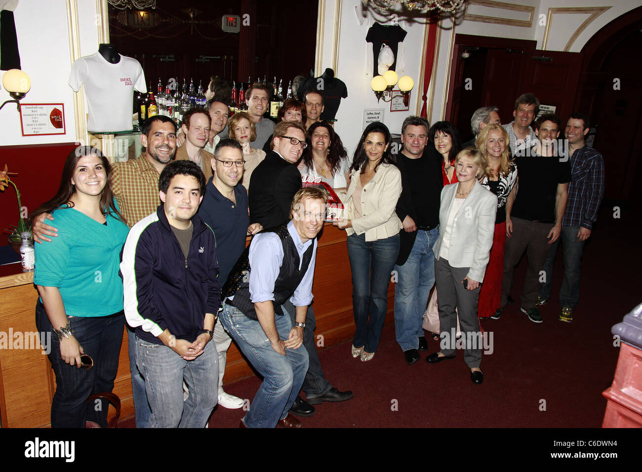 Sean Dugan, Cotter Smith, Maddie Corman, Patrick Heusinger, Connie Ray, Patrick Breen, Sheryl Kaller und Crew Party Stockfoto