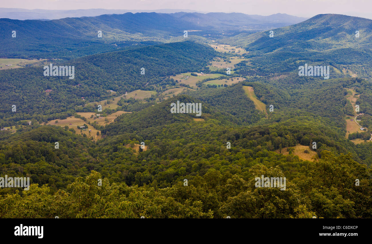 APPALACHIAN TRAIL, VIRGINIA, USA - Blick von McAfee Knob am Catawba Mountain, in der Nähe von Stadt von Roanoke. Stockfoto