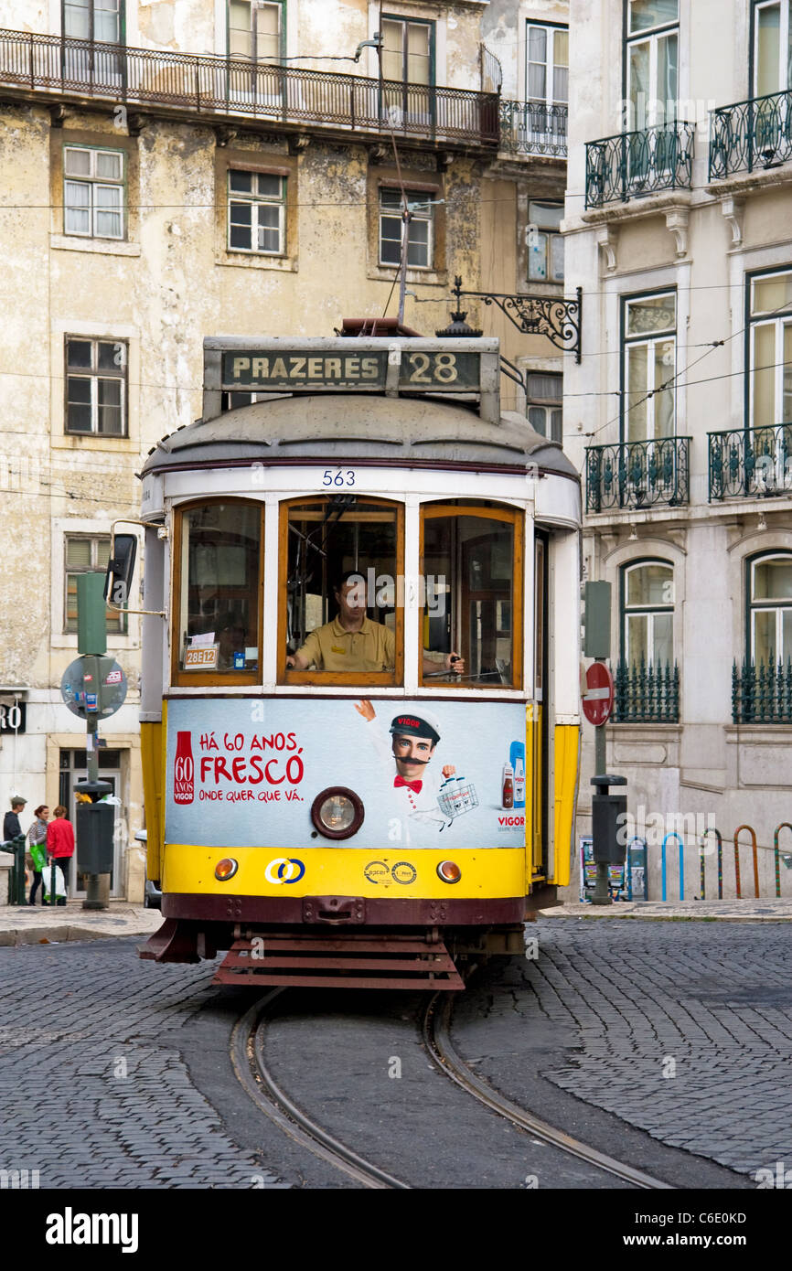 Straßenbahn.  Largo Chiado, Chiado-Viertel, zentral-Lissabon, Portugal Stockfoto