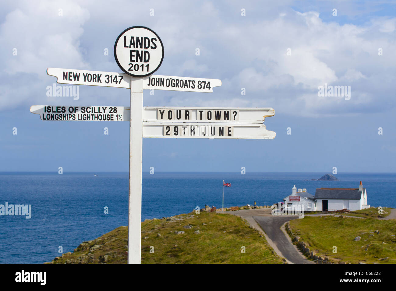 Lands end signpost cornwall -Fotos und -Bildmaterial in hoher Auflösung ...