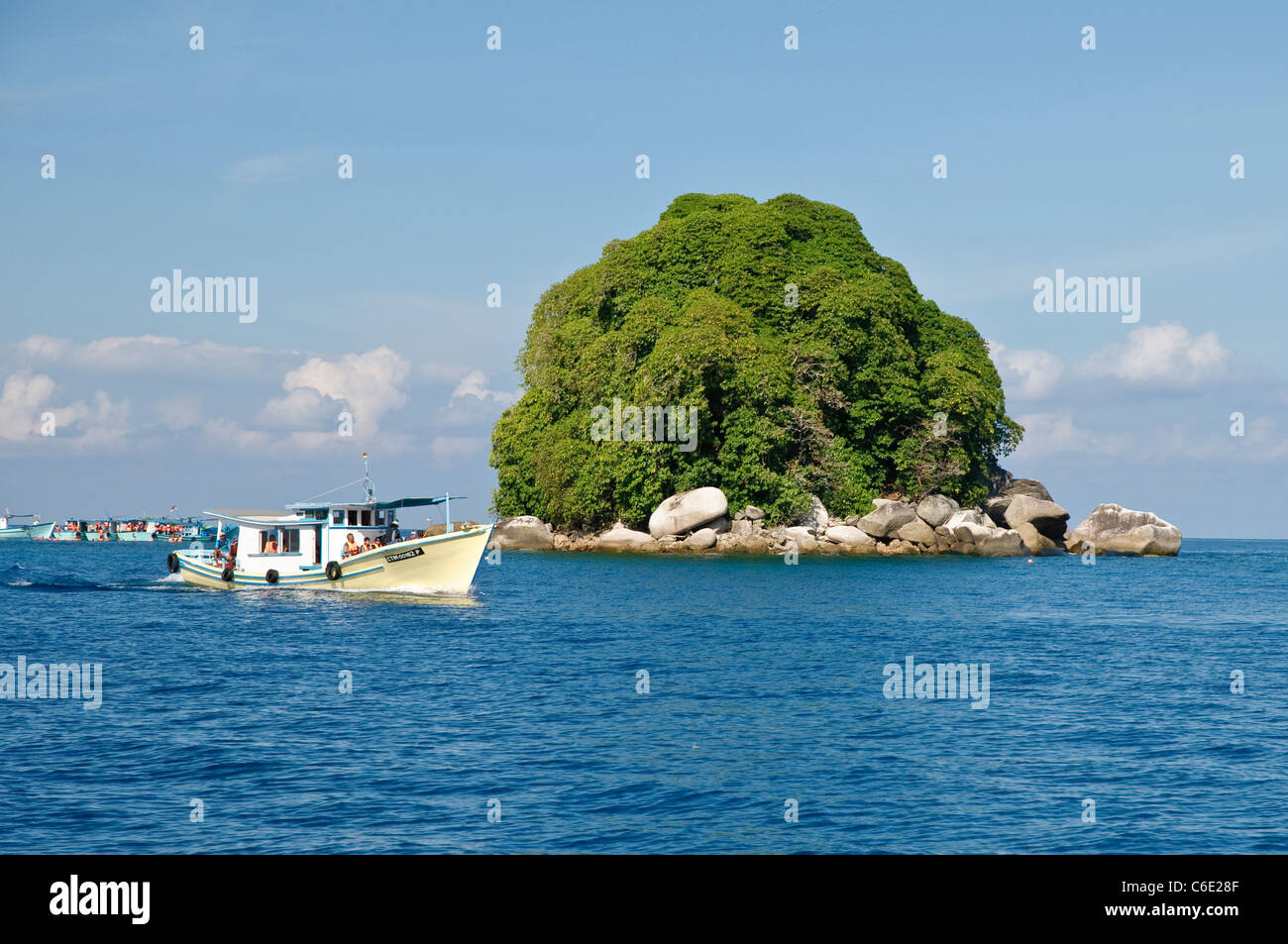 Ausflugsschiffe für Schnorcheltouren, Pulau Tioman Island, Malaysia, Südostasien, Asien Stockfoto