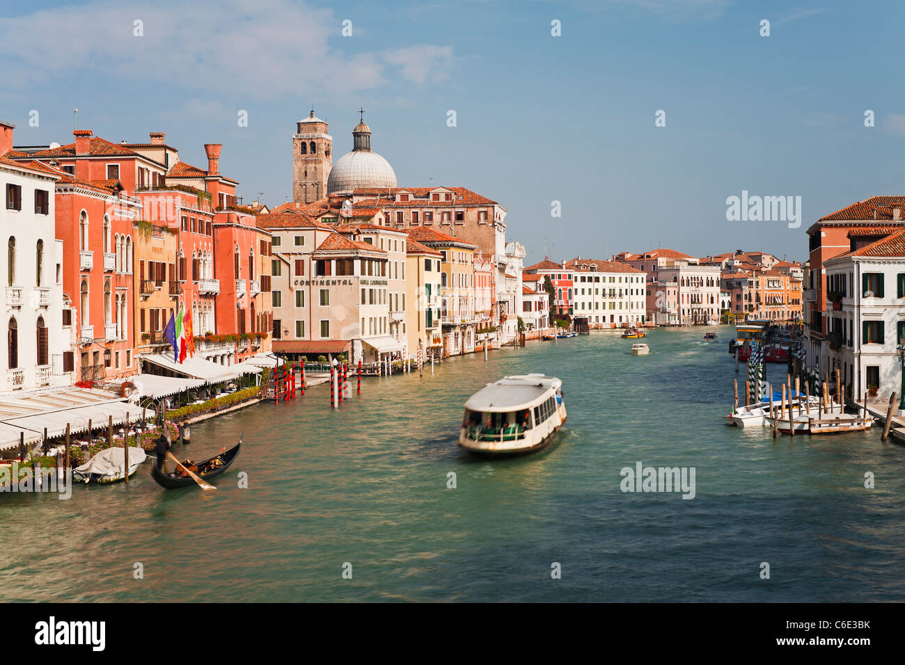 Erhöhten Blick entlang des Canal Grande, Venedig, Veneto, Italien Stockfoto