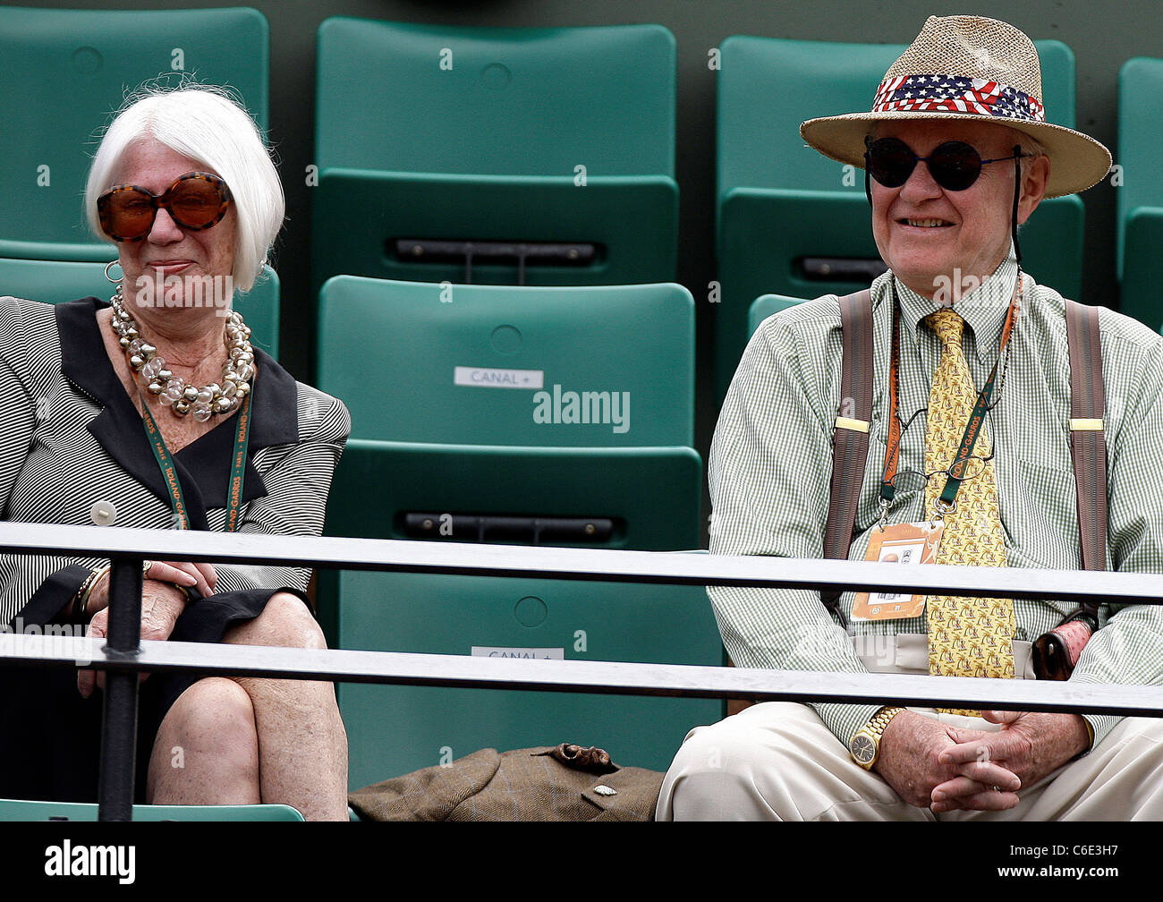 Paris, Frankreich - John McEnroe Kay McEnroe Mutter und Vater John Patrick McEnroe beim Finale der über 45 Stockfoto