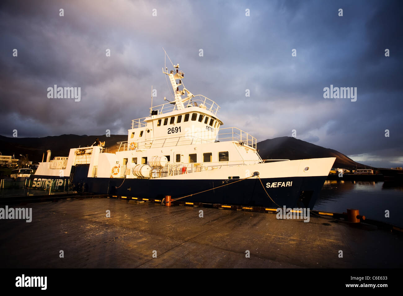 Dalvik Hafen bei Sonnenaufgang Island Fähre Saefari Stockfoto