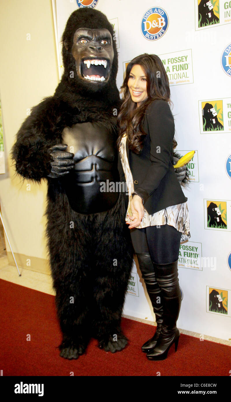 Kim Kardashian 2010 Celebrity Skee Ball Turnier zugunsten der Dian Fossey Gorilla Fund International, abgehaltenen Dave & Stockfoto