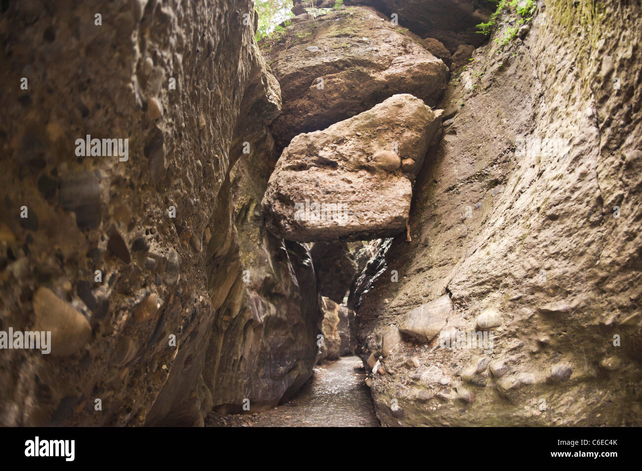 Höhle Wasser Rock Shelter-Abenteuer-Tourismus Stockfoto