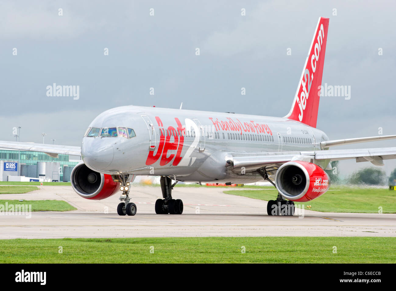 Jet2.com Flugzeug vorbereiten abheben am Flughafen Manchester Stockfoto
