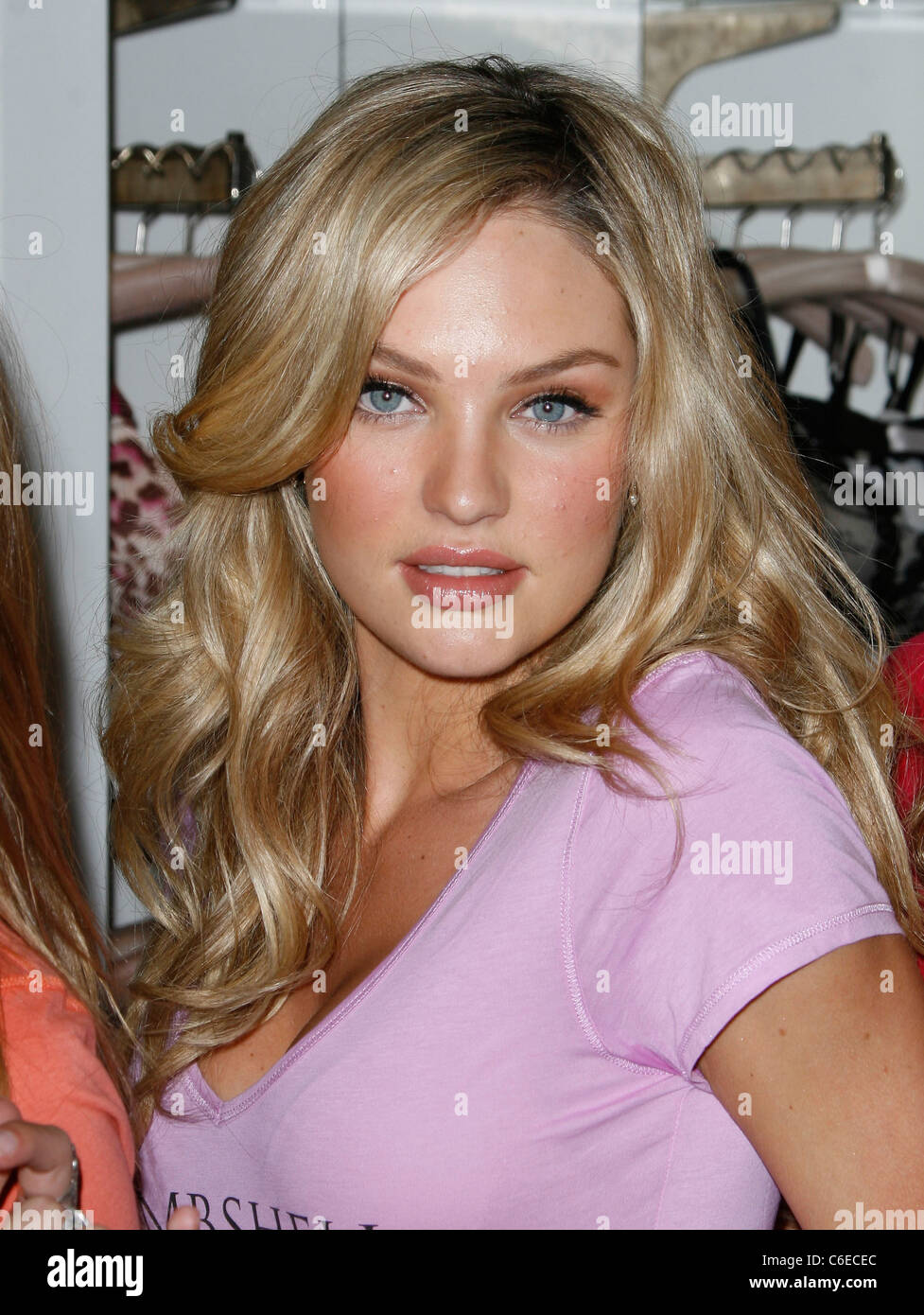 Candice Swanepoel Victoria Secret Supermodels feiern die Enthüllung der 2010 "Was ist Sexy?" Liste: Bombshell Edition an Stockfoto