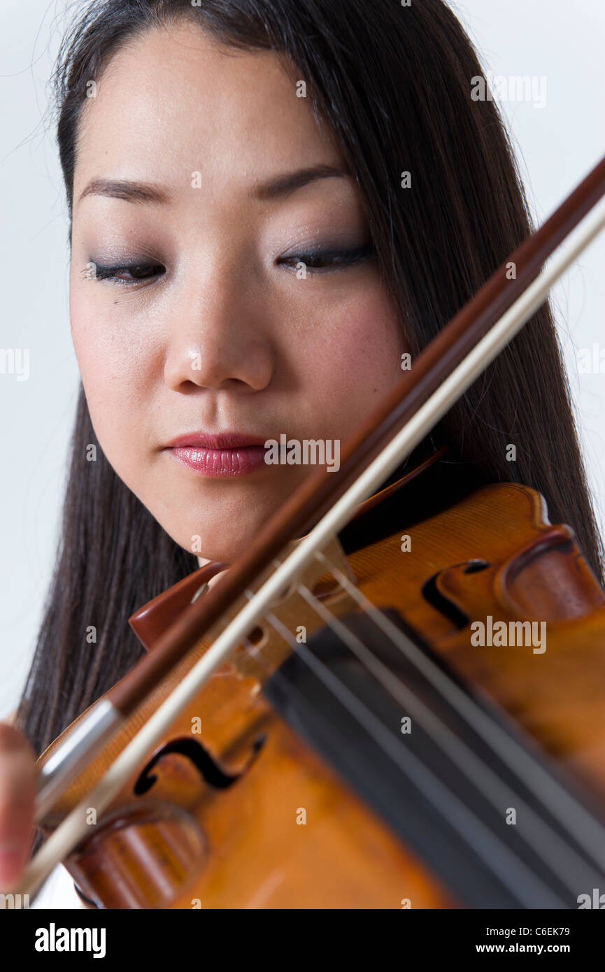 Japanische Frauen, Frau, Geiger, Geigenspieler Stockfoto
