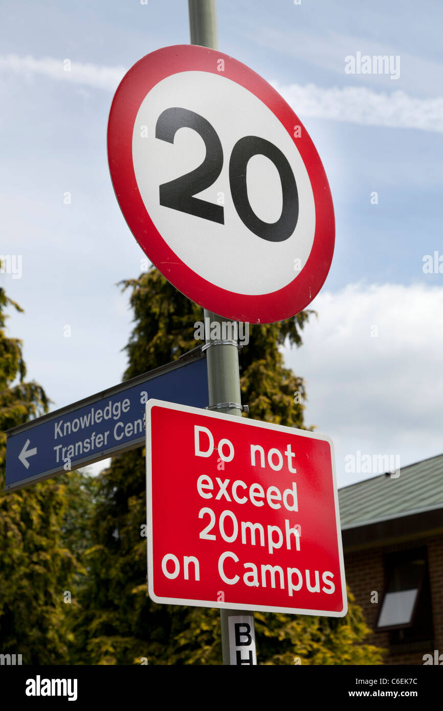 20 km/h Höchstgeschwindigkeit Zeichen auf dem campus Stockfotografie ...