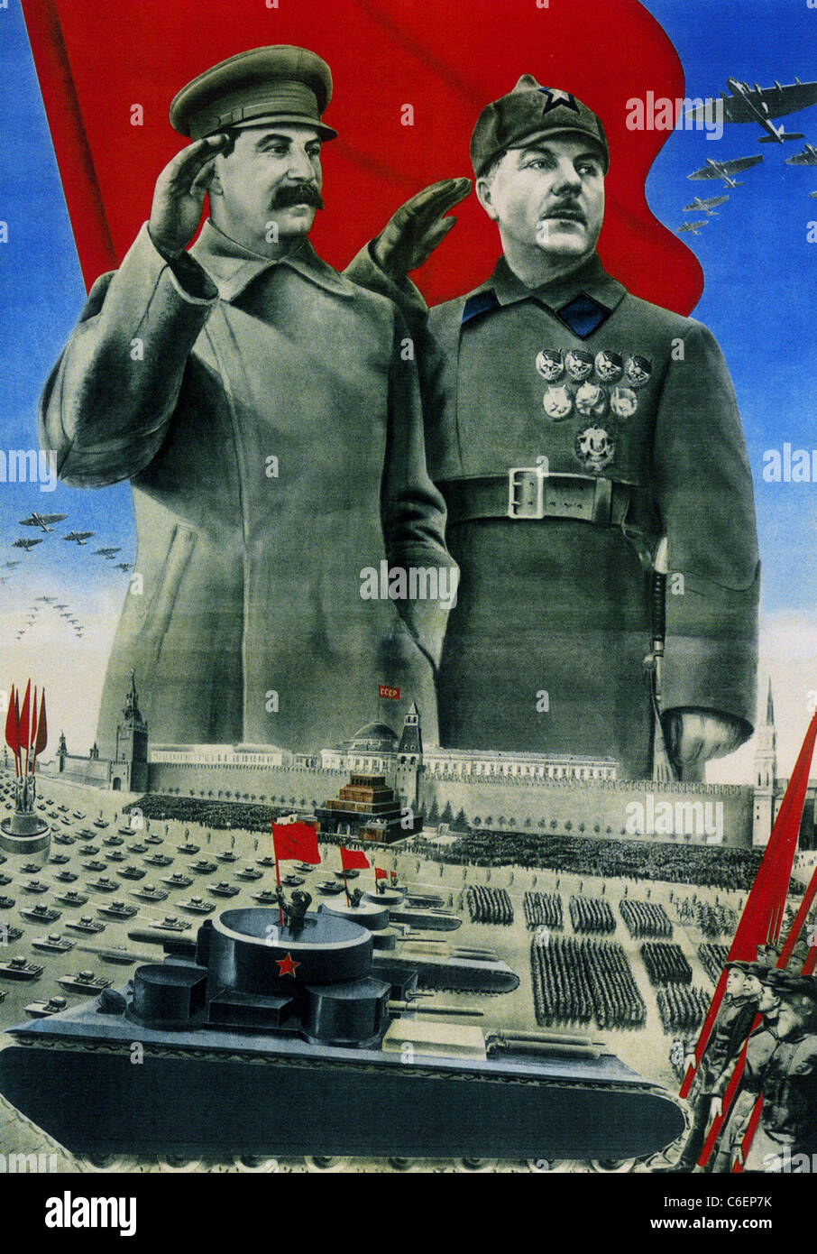 JOSEPH STALIN (links) auf einem Plakat 1935 neben Marschall Kliment Voroshilov loben die sowjetische Rote Armee Stockfoto
