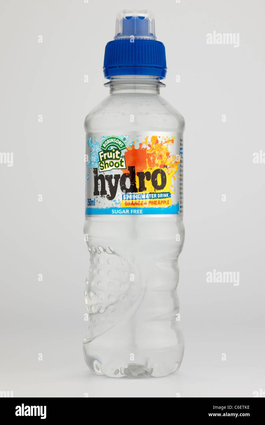 350ml Flasche Robinsons Zucker kostenlos Obst schießen Hydro Orangen- und Ananassaft Geschmack Frühjahr Wasser trinken. Stockfoto