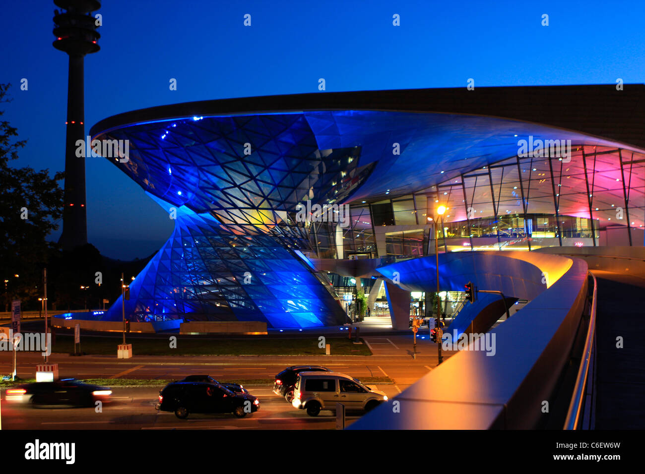 Deutschland, Bayern, BMW Welt in München bei Nacht Stockfoto