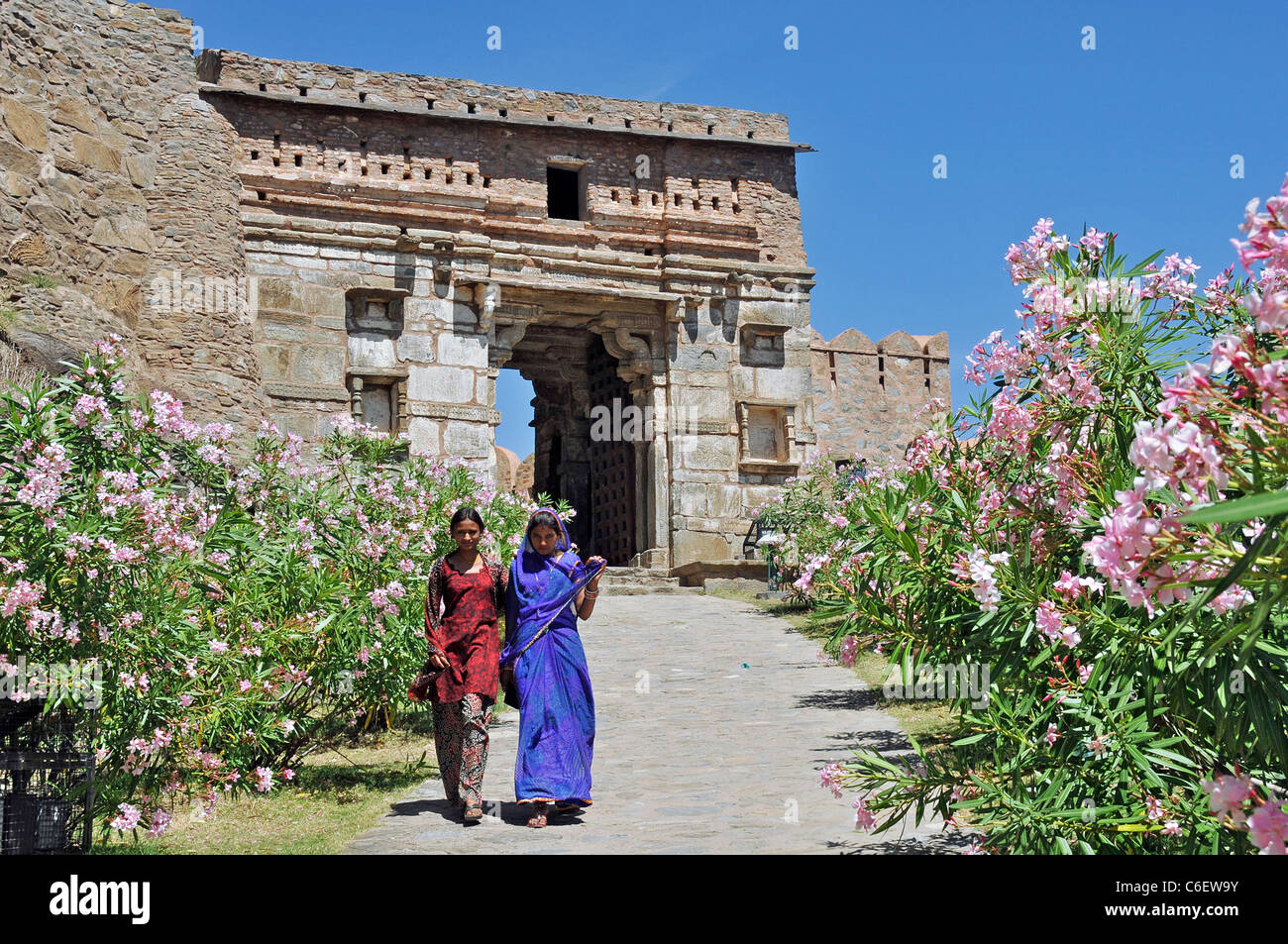 Stone gate Eingang Badal Mahal Palace Kumbhalgarh Fort Rajsamand Bezirk Rajasthan Indien Stockfoto